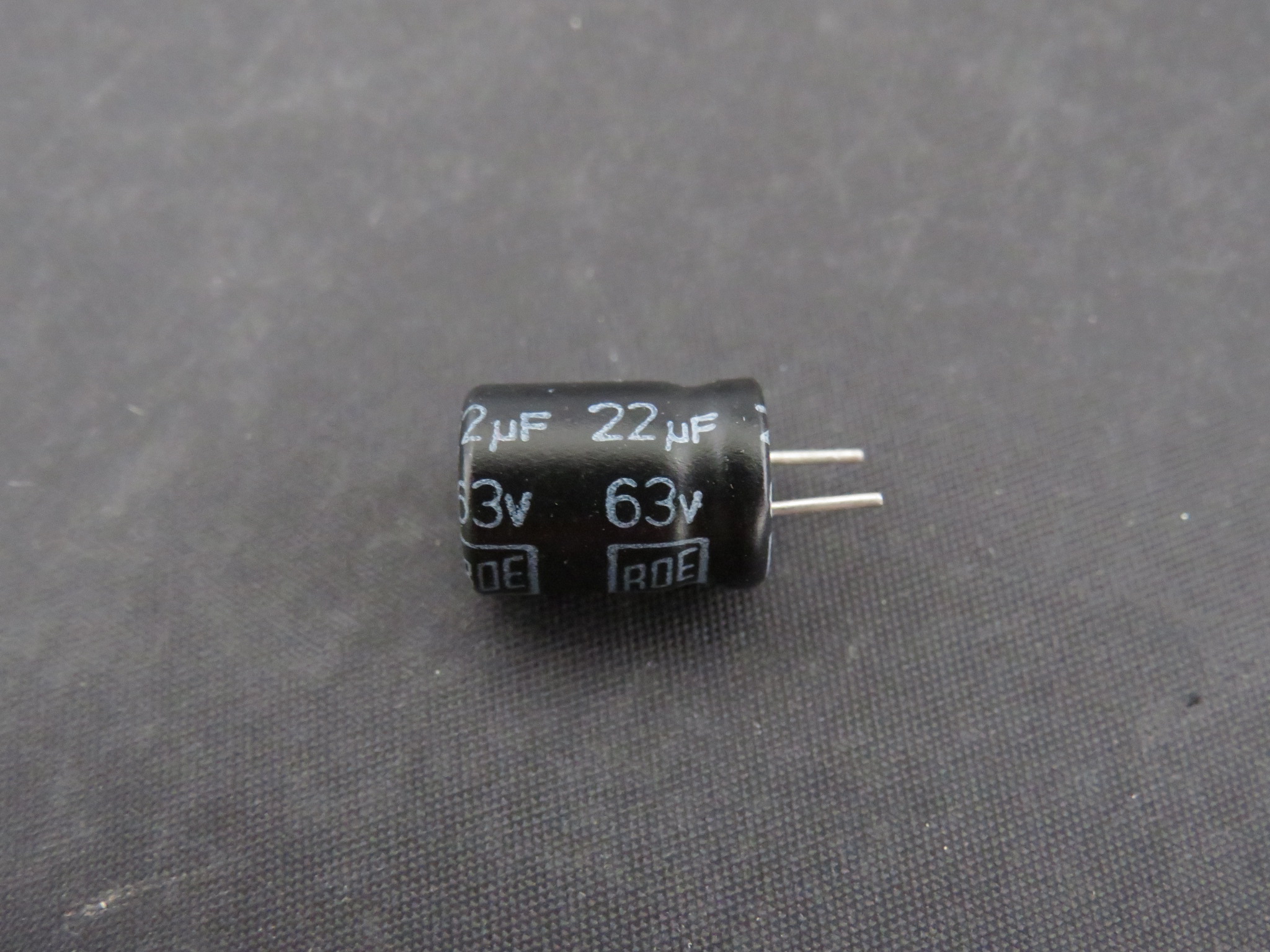 EKM 22µF 63V X3