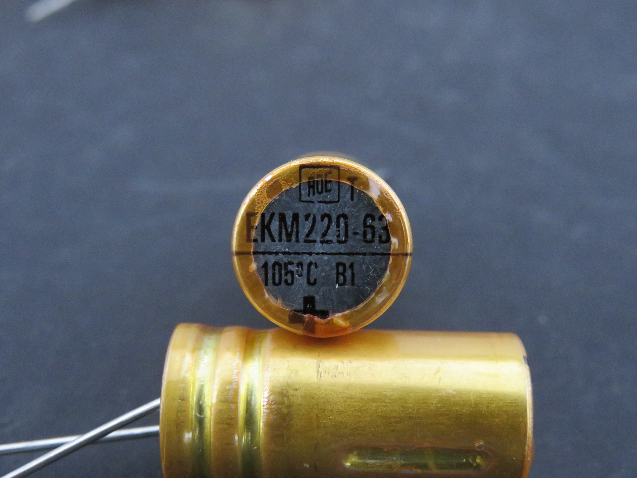 EKM 220µF 63V